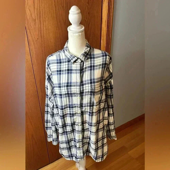 Old Navy XXL Oversized Boyfriend Blue And White Women’s Button Shirt - Picture 1 of 11